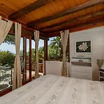 Villa Castanza Porto Istana
